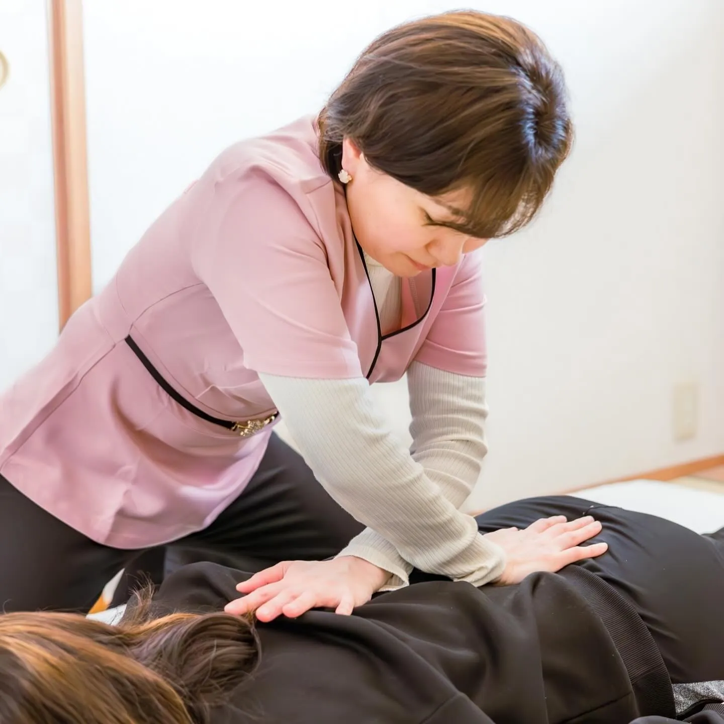 姿勢が良いだけで、実に洗練された印象を与えることができます。
