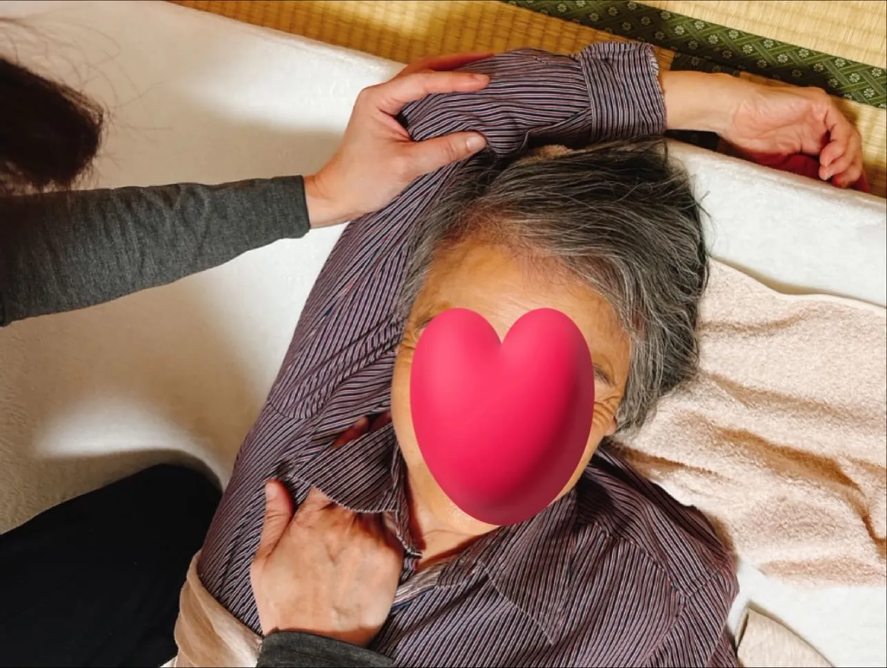 猫背や巻き肩のような姿勢の悪さは、肩に大きな負担をかけ、腕の...