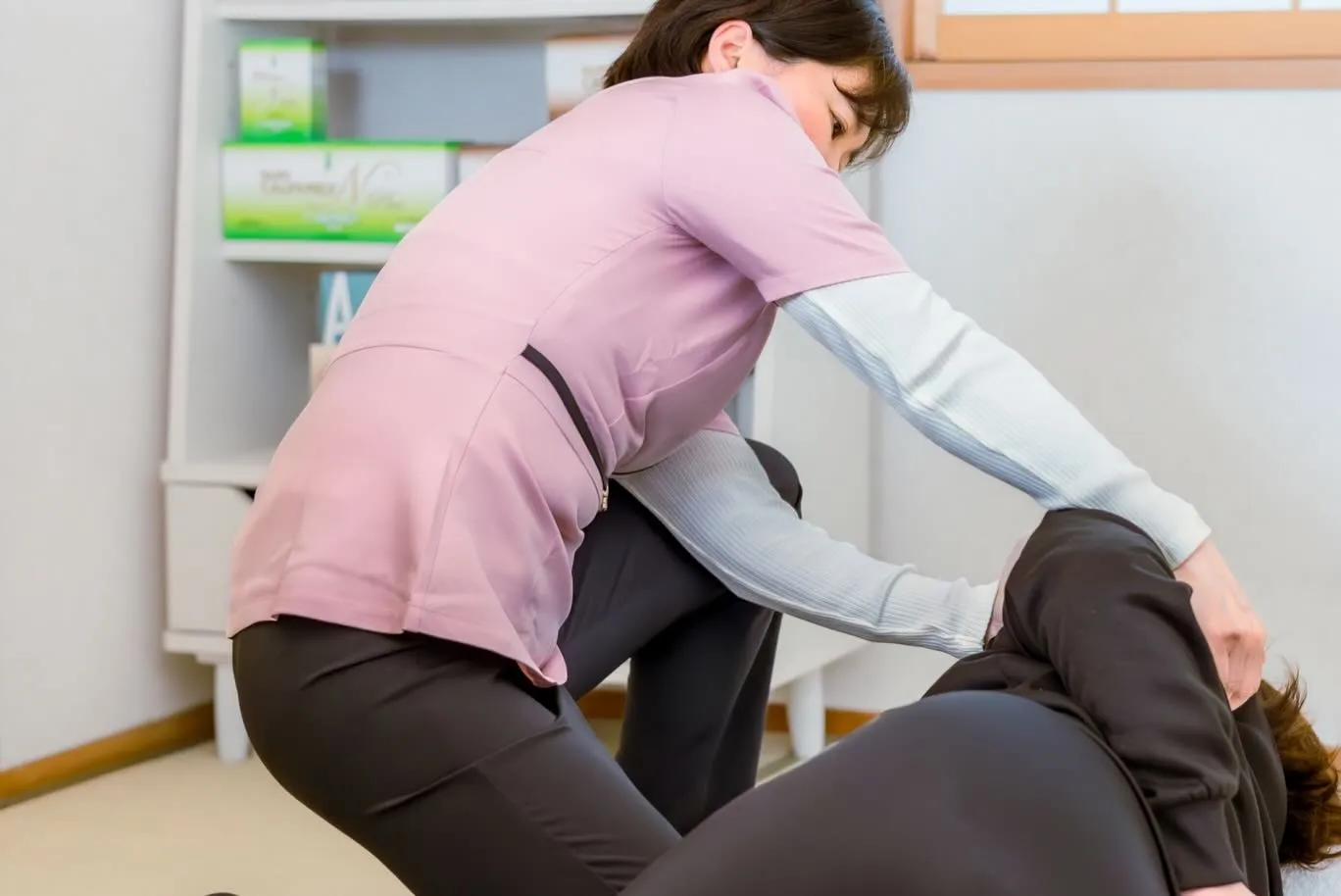 背中がバキバキになる主な原因について理解することは、健康的な...