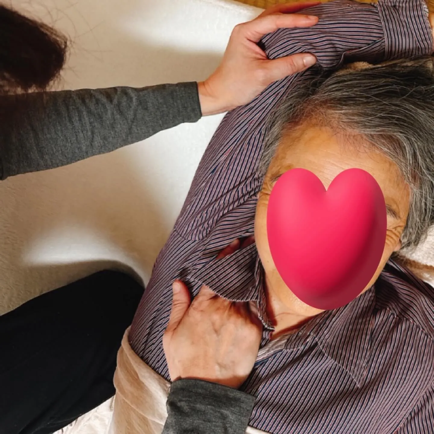 腕が上がらないと、日常生活でさまざまな場面で不便を感じること...