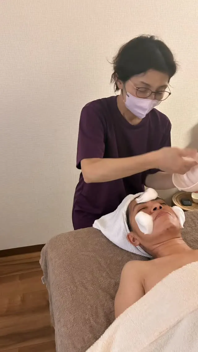 生クリームのような泡で洗顔することで、毛穴の黒ずみがスッキリ...